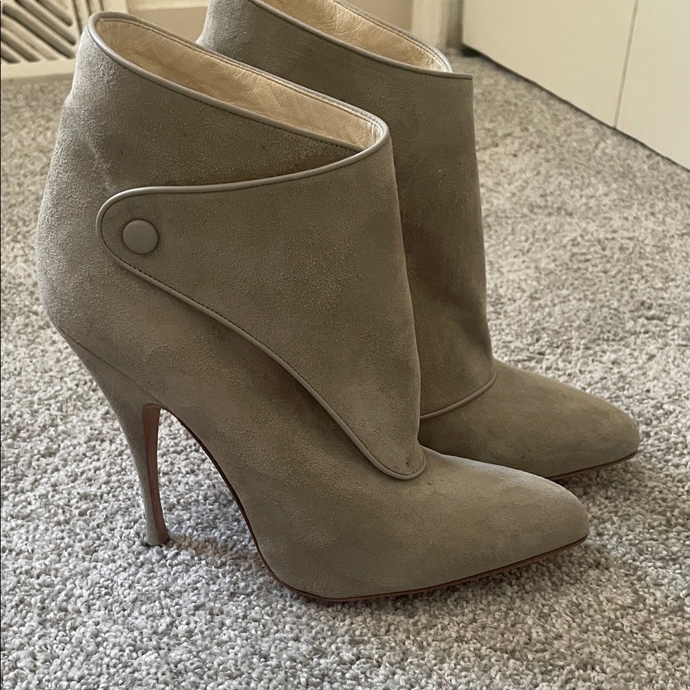 NWOT Brian Atwood stiletto heel Ankle Boots gray suede Sz 7.5/8 (38EU) snap